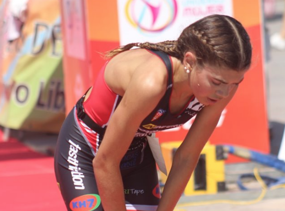 Carla Dominguez bate el record de precocidad en el Triatlon Español