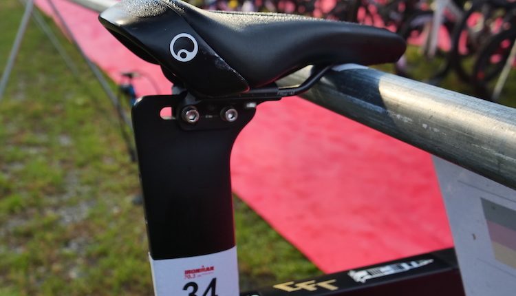 Detalle del sillin muy echado para adelante