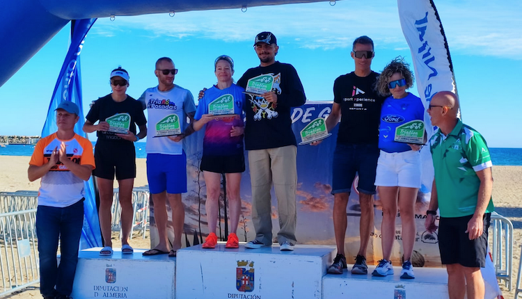 Pablo Abad y Nicole Valentine vencen el Triatlon Cabo de Gata-Nijar