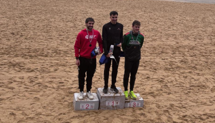 Triplete Tri, en el Cros Beach Donostia