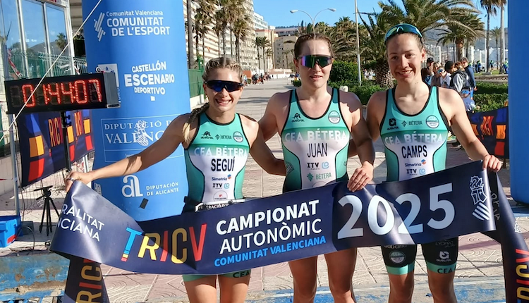 Izan Edo y Noelia Juan vencen el Triatlon de Cullera