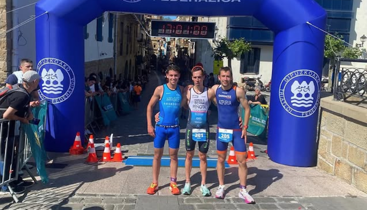 Goitisolo y Del Pozo vencen el Triatlon de Guetaria