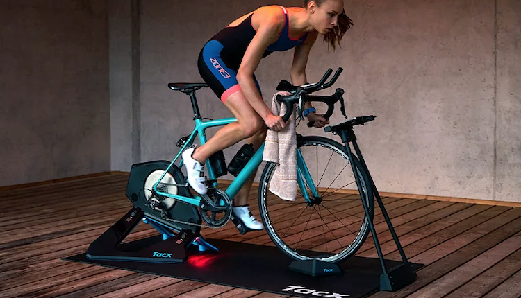 El cambio virtual de Zwift llega a los rodillos inteligentes Tacx NEO