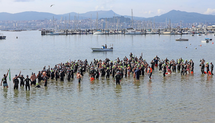 Cristian Fernández y Ceci Santamaría vencen la Travesía de O Fisgón