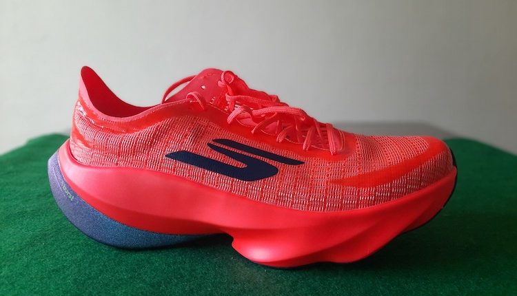 Skechers Aero Tempo la primera zapatilla full carbon de Skechers