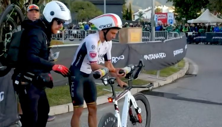 Jelle Geens campeón del mundo pese a llevar la bici gripada