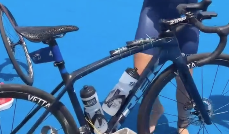 Roban la bici de Sian Rainsley en St Moritz