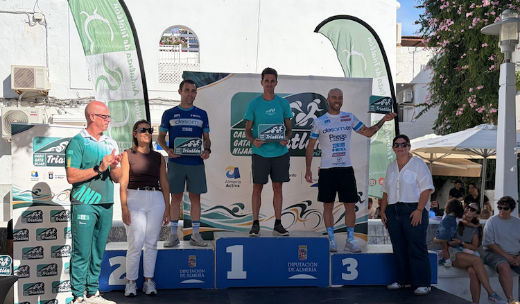 Iñaki Pena y Marie Albejano ganan el Triatlón Cabo de Gata Nijar