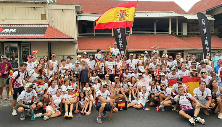 Los Grupos de Edad Tops para Kona